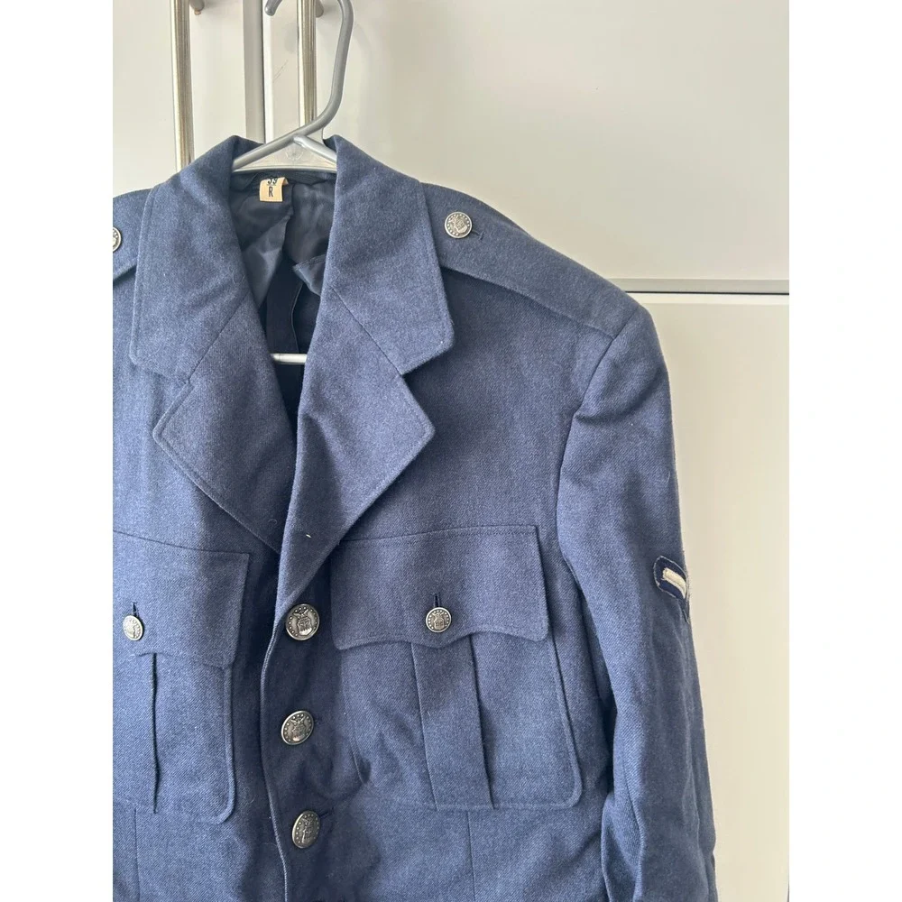Vintage US Air Force Blue Service Dress Uniform Jacket A1C Insignia 39R‎